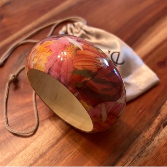 Cache Floral Bangle Bracelet - Picture 3 of 6